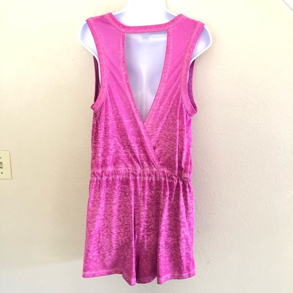 BECCA Woman’s Beach Date Romper V-Neck
Plunge  Back Cutout Beach Cover Up Size M - Picture 4 of 15